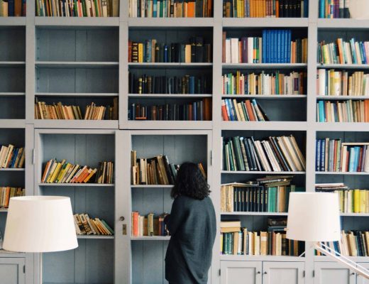 How to declutter your books banner