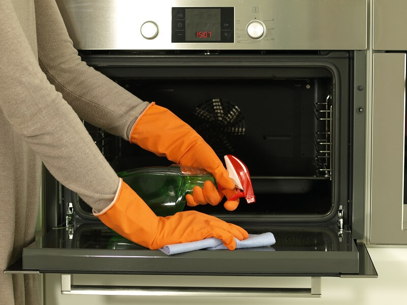 kitchen cleaning hacks - how to clean on oven